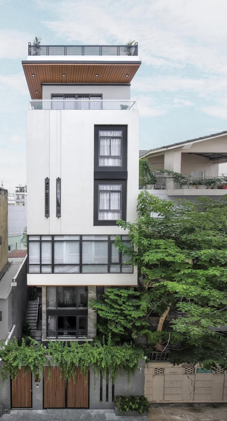 Nhà 5 tầng ở phường Cầu Kiệu, TPHCM của vợ chồng Lê Hoàng - Việt Huê. Ảnh: FBNV