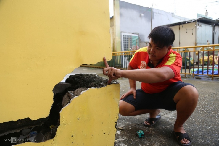 Nhà nghiêng, tường đứt gãy nơi sụt lún nhất TP HCM - 5