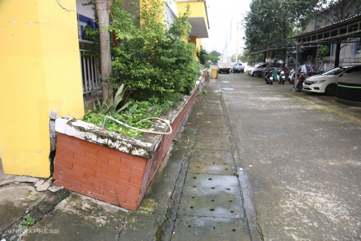 Nhà nghiêng, tường đứt gãy nơi sụt lún nhất TP HCM - 7