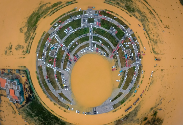 Cảnh tượng 'xứ Huế thơ mộng' giữa bốn bề biển nước nhìn từ trên cao - 14