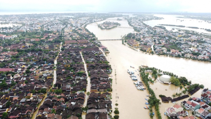 Mực nước lũ đo được trên sông Thu Bồn tại Hội An cho thấy vượt mức lũ lịch sử năm 1964