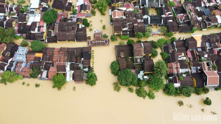 Trong ngày 30-10, mực nước đo được tại Hội An là 3,37m