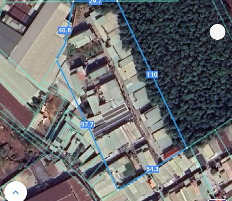 Vị trí khu đất xây dựng gần 50 căn nhà (ảnh chụp từ vệ tinh).