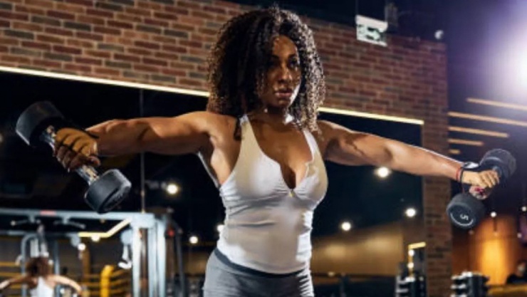 Bài tập nâng tay sang bên.