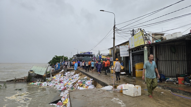 Hiện trạng kè biển An Lương sáng 30-10