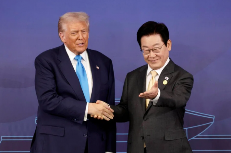 Tổng thống Mỹ Donald Trump và Tổng thống Hàn Quốc Lee Jae Myung. Ảnh: Straits Times