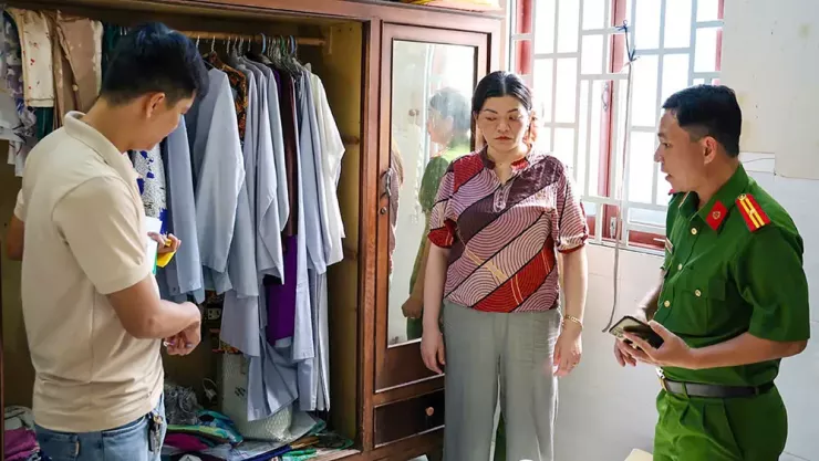 Nguyễn Thị Bích Thùy, cháu dâu của bà X, khai trong lúc dọn dẹp, phát hiện số tiền và vàng của bà X trong phòng ngủ, nên đã lấy trộm. Ảnh: TT