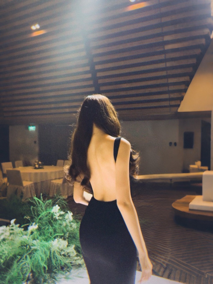 Mỗi lần xuất hiện, cô đều mang đến cảm giác vừa thanh lịch, vừa quyến rũ nhưng không hề phô trương.