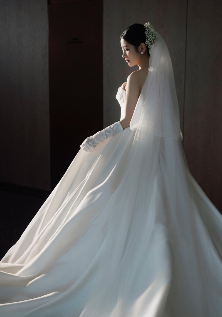 Một cô dâu đăng hình ngày cưới.