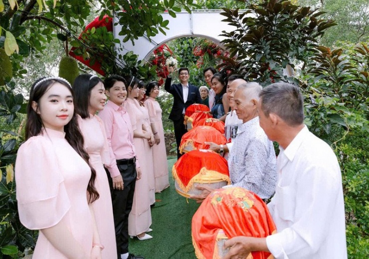 Dàn bê tráp có các bô lão