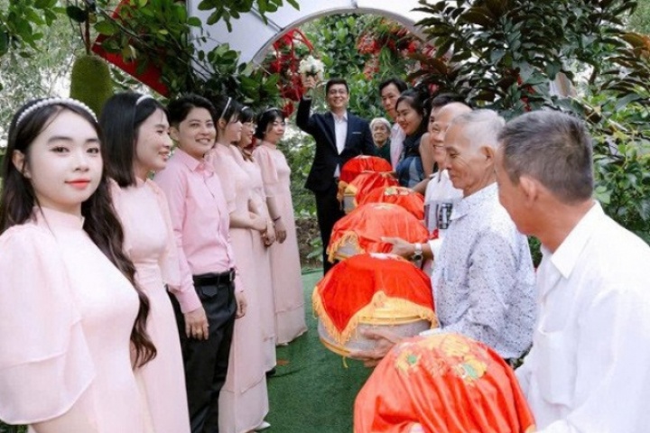 Tiết lộ thú vị về dàn bô lão bê tráp gây ‘sốt’ mạng ở Đồng Tháp