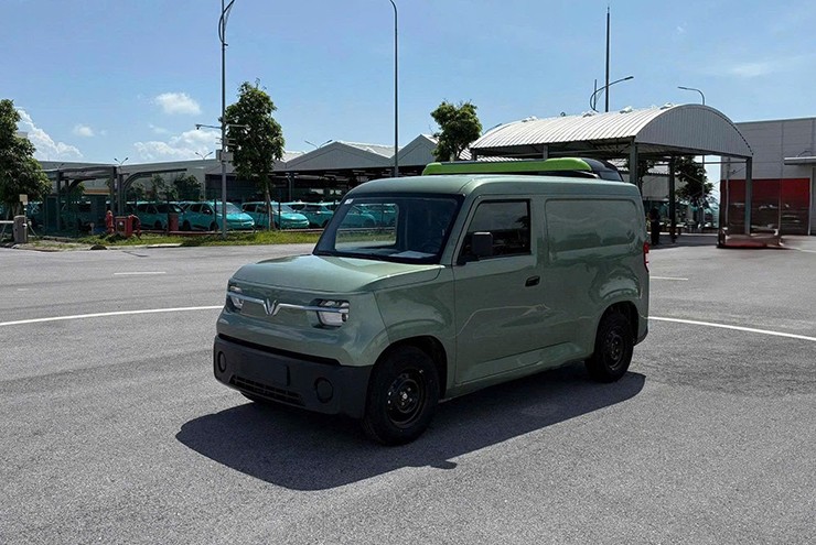 Lộ ảnh VinFast EC Van bản thương mại tại nhà máy, thiết kế thực tế gây bất ngờ