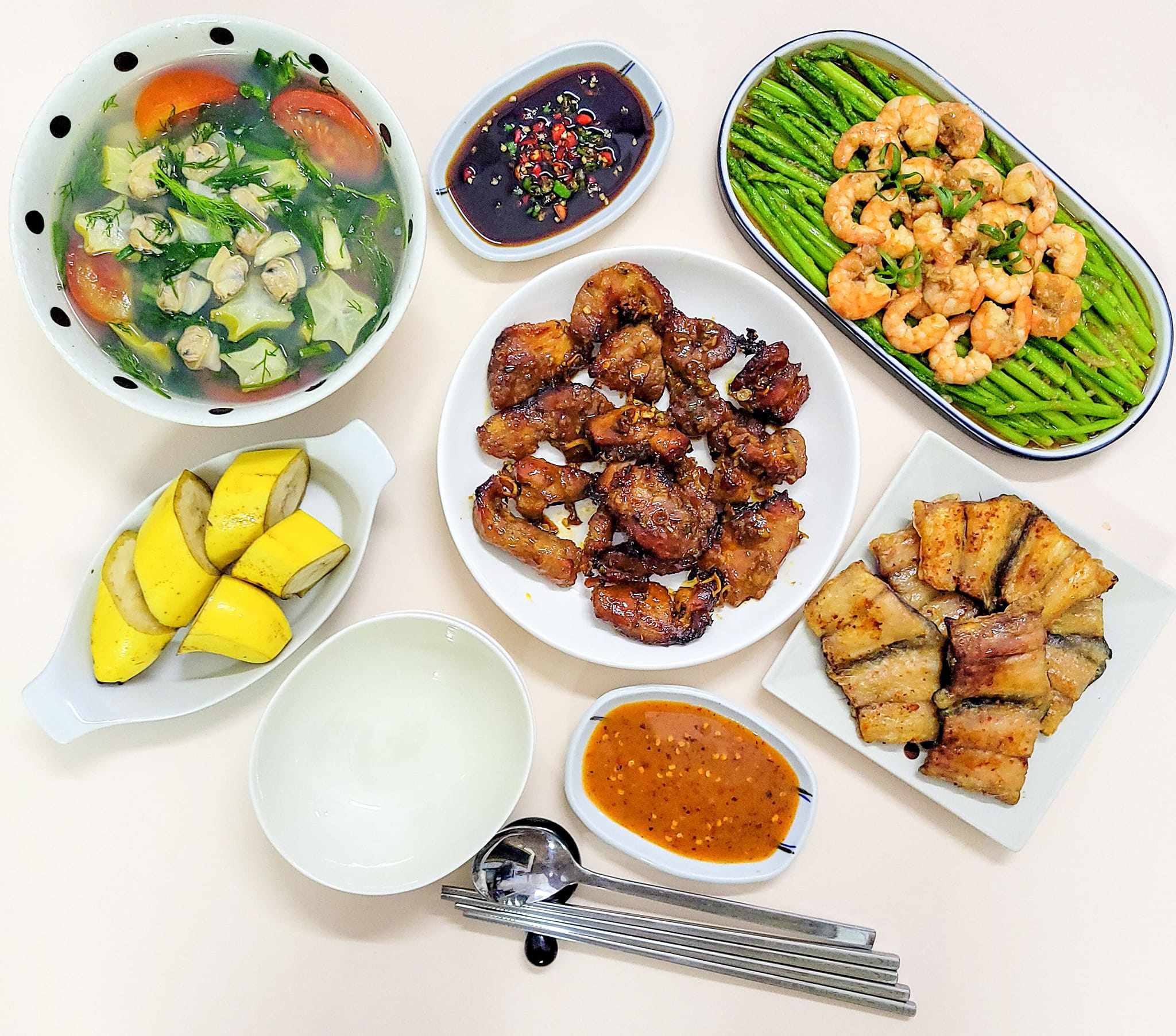 Canh nghêu nấu khế - Thịt nướng sả - Khô cá dứa - Măng tây xào tôm