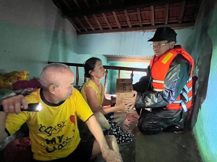 Lũ ở Đà Nẵng vượt mốc lịch sử 1964, người dân kêu cứu trong đêm - 3