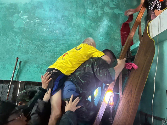 Lũ ở Đà Nẵng vượt mốc lịch sử 1964, người dân kêu cứu trong đêm - 4