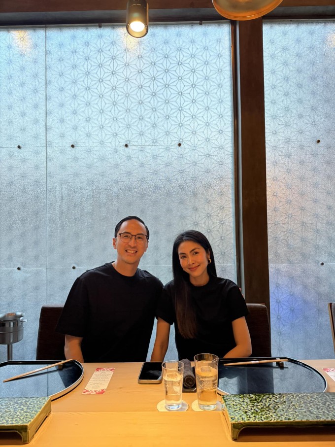 Tăng Thanh Hà thường nói lời cảm ơn chồng - doanh nhân Louis Nguyễn - mỗi dịp sinh nhật hay kỷ niệm đặc biệt của gia đình. Với cô, ông xã là điểm tựa lớn nhất của ba mẹ con. Ở bên anh và các con, cô cảm thấy cuộc sống thật đủ đầy, không còn phải mơ ước thêm điều gì nữa.