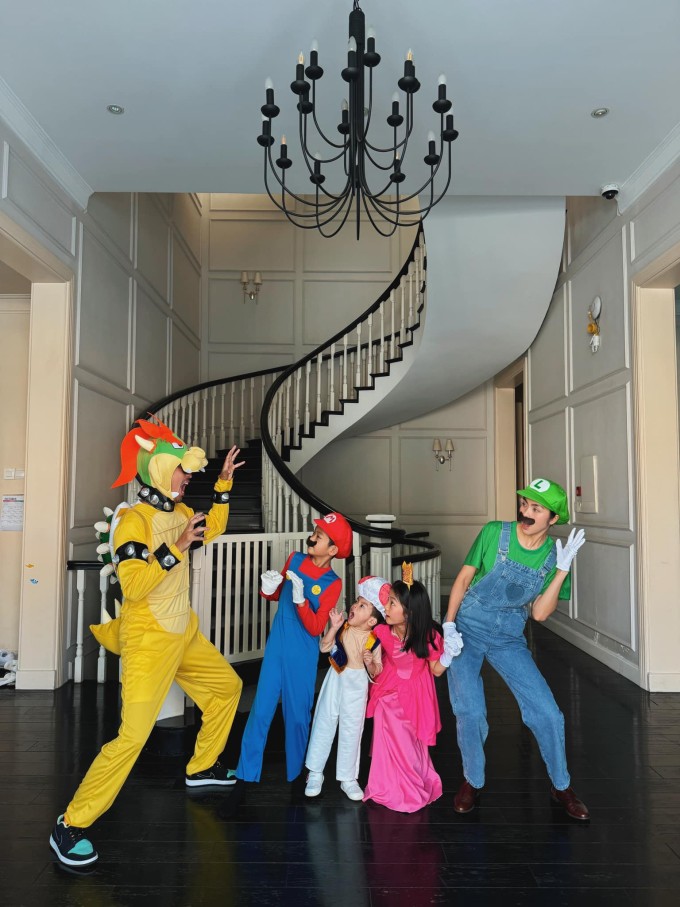 Tăng Thanh Hà thường nói gia đình là điều ý nghĩa nhất với mình. Cô và ông xã Louis Nguyễn có ba người con - Richard (sinh năm 2015), Chole (sinh năm 2017) và Mason (sinh năm 2021).