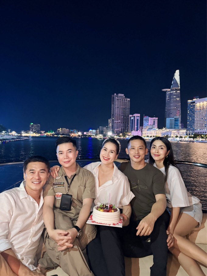 Không còn hoạt động showbiz nhưng Tăng Thanh Hà vẫn giữ kết nối với những người bạn thân trong giới nghệ thuật như diễn viên Quốc Cường, Thân Thúy Hà...