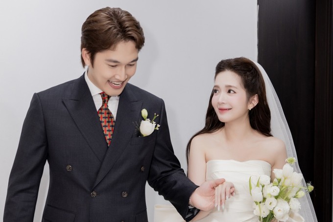Họ sẽ tổ chức tiệc cưới tại Hà Nội với sự tham gia của nhiều diễn viên truyền hình vào ngày 6/11.