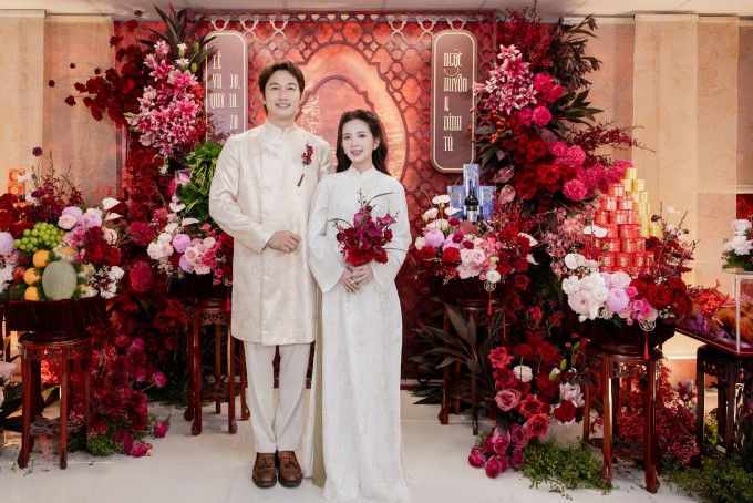 Đình Tú từng bày tỏ anh sẽ dành cả đời để mang điều ngọt ngào cho bà xã. Trước ngày cưới, anh rất háo hức với cuộc sống hôn nhân vì được ở bên người mình yêu thương, cùng cô vun vén tổ ấm.