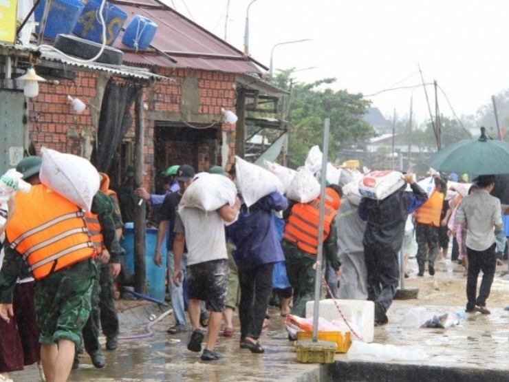 CLIP: 48 giờ lấy sức người chống thế nước, cứu kè biển An Lương