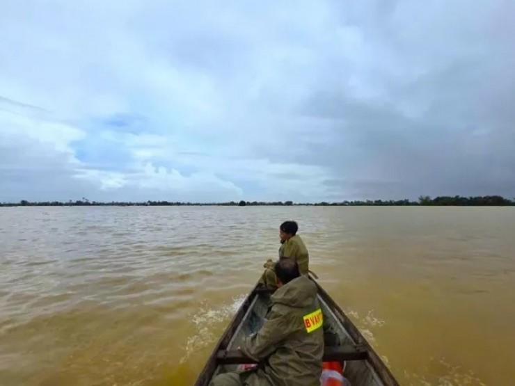 Rốn lũ của TP Huế vẫn còn ngập sâu 2m