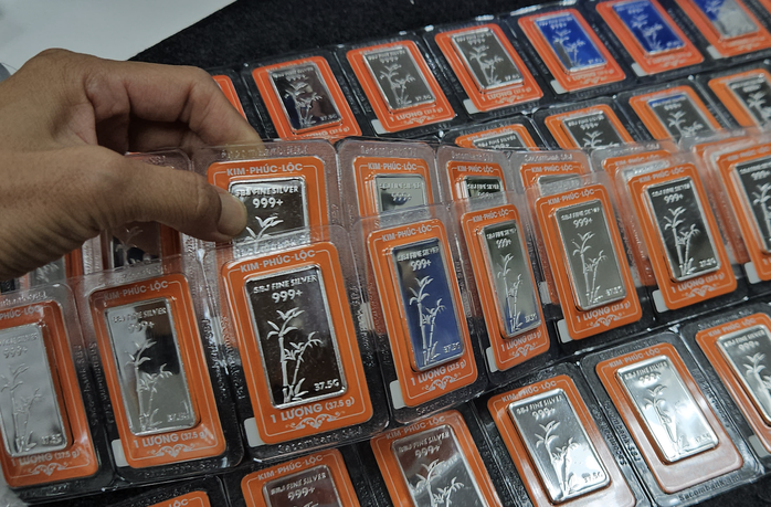 Giá bạc biến động mạnh những ngày qua