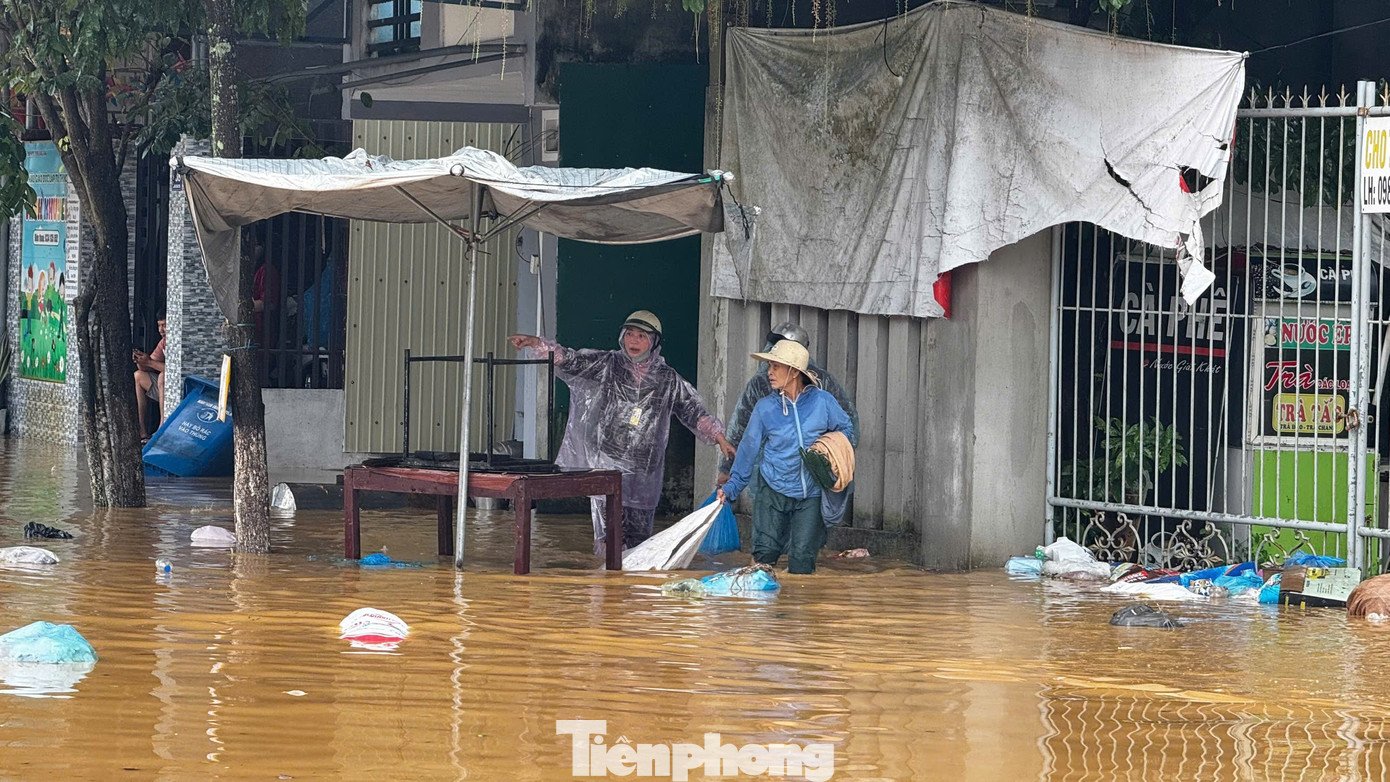 Phường Trương Quang Trọng (tỉnh Quảng Ngãi) bị ngập nặng.