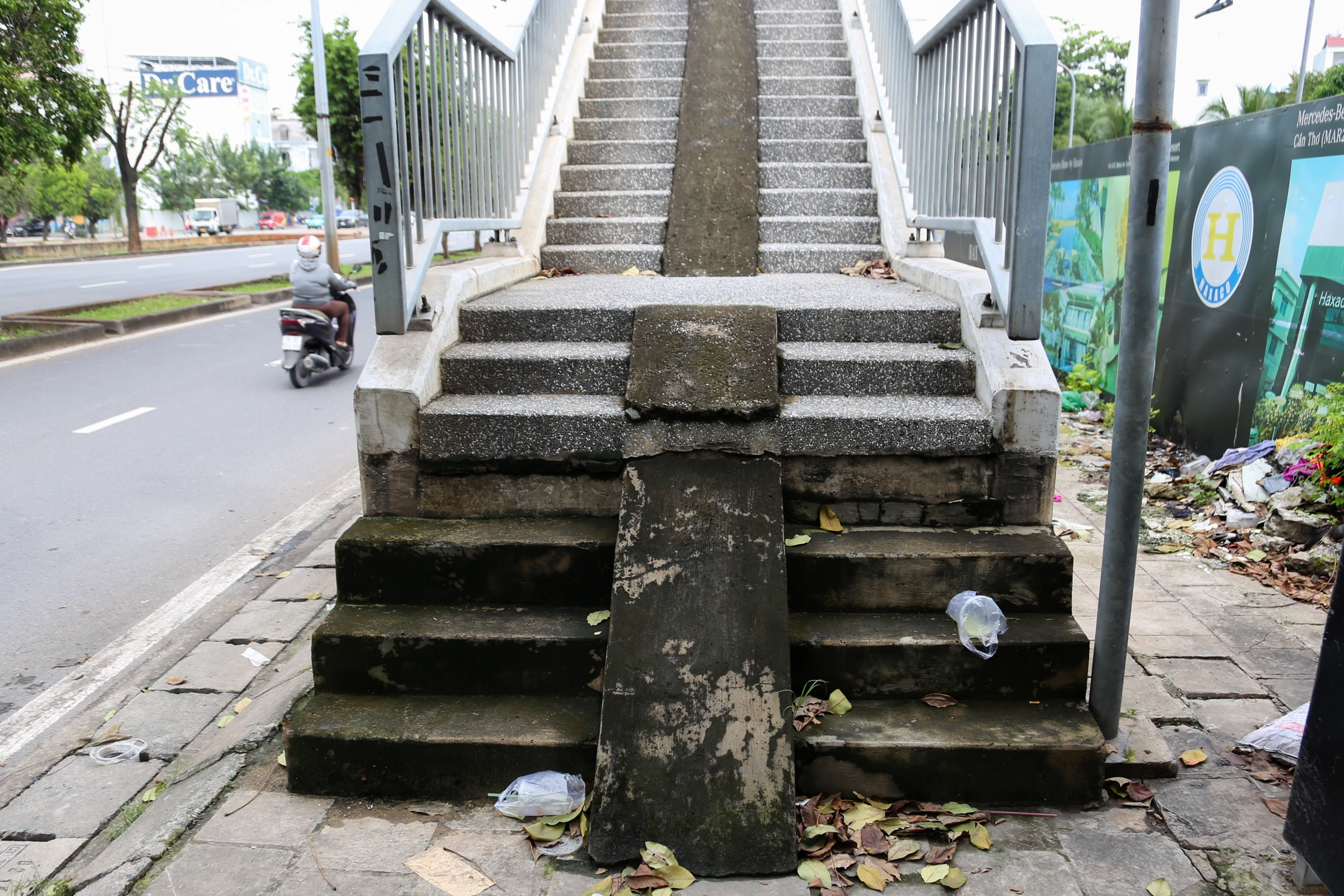 Nhà nghiêng, tường đứt gãy nơi sụt lún nhất TP HCM - 14