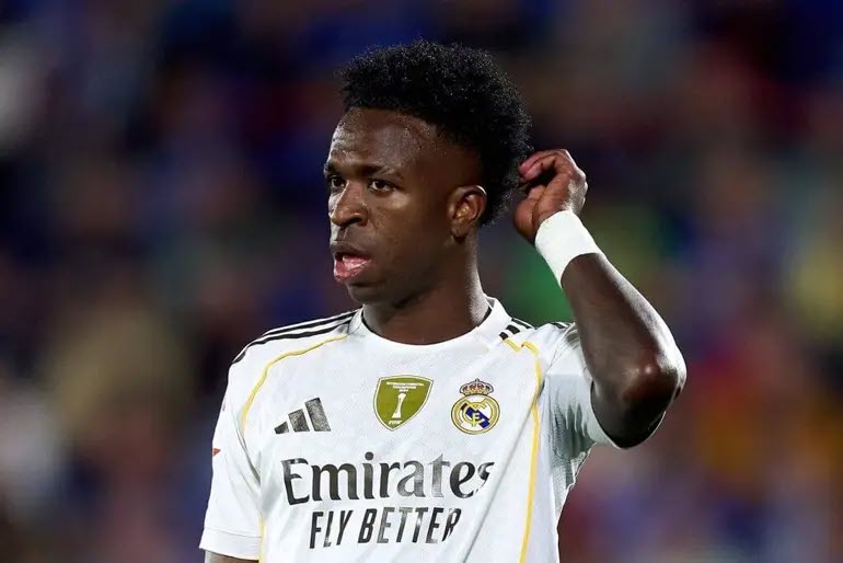 Vinicius ra thông cáo xin lỗi đồng đội, fan và chủ tịch Real Madrid, nhưng không đả động gì đến ban huấn luyện