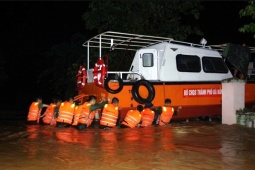 Lũ ở Đà Nẵng vượt mốc lịch sử 1964, người dân kêu cứu trong đêm