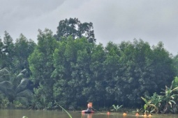 3 người bị lũ cuốn trôi khi qua cầu ngập ở Quảng Ngãi