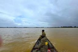 Rốn lũ của TP Huế vẫn còn ngập sâu 2m