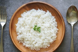 Ăn cơm nguội giúp giảm cân tốt hơn cơm nóng không?