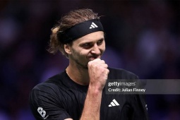 Tennis đỉnh cao Paris Masters: Zverev ngược dòng vất vả, Fonseca thua đau