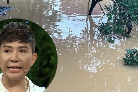 Mưa một ngày ở Huế cao kỷ lục, ca sĩ Long Nhật ôm cha co ro trong bóng tối