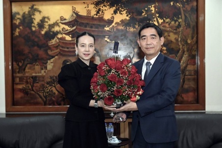 Madam Pang trực tiếp tới Đại sứ quán Việt Nam tại Thái Lan xin lỗi vì sự cố nhầm quốc kỳ