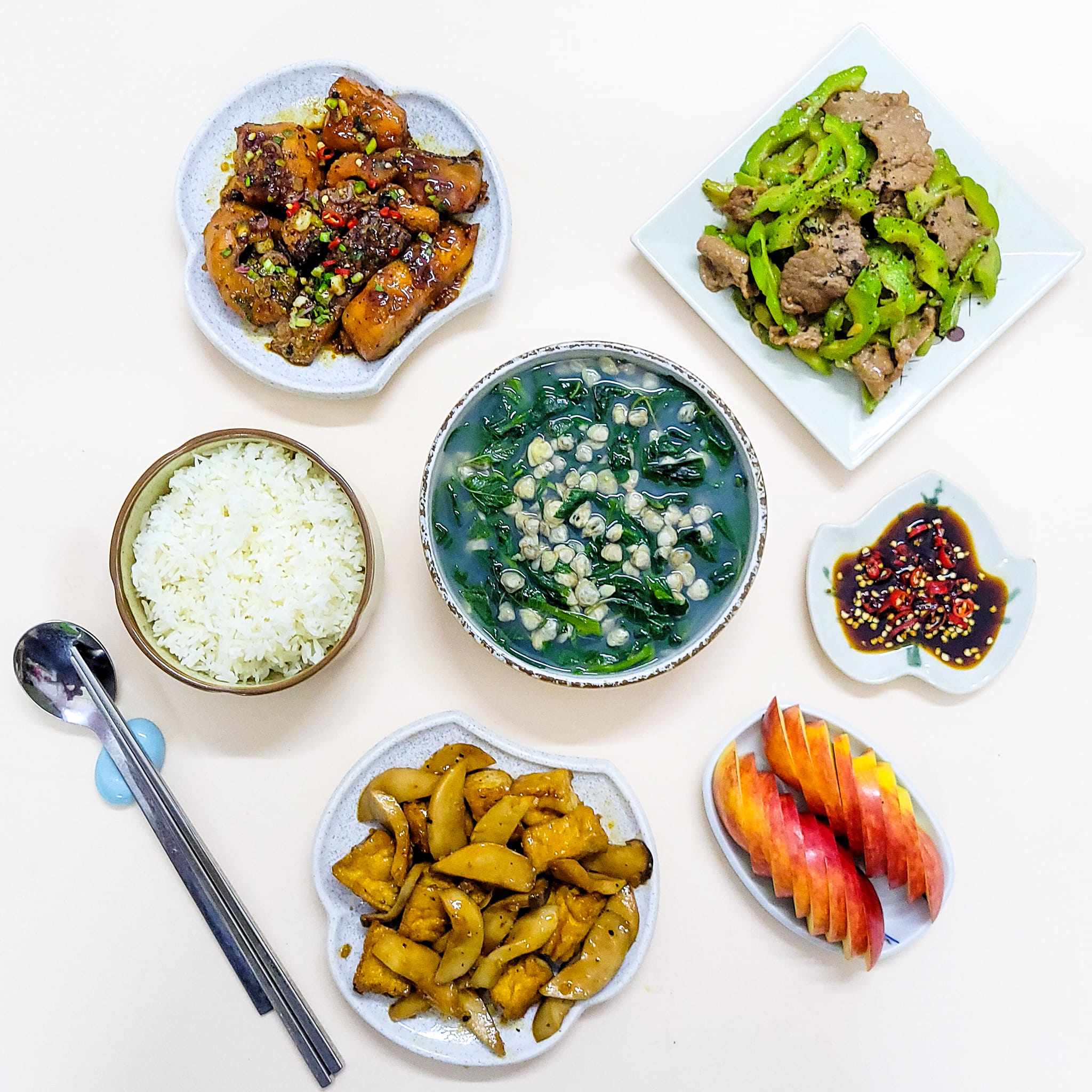 Canh hến rau dền - Cá lóc kho tiêu - Đậu hũ, nấm đùi gà rim nước dừa - Bò xào khổ qua