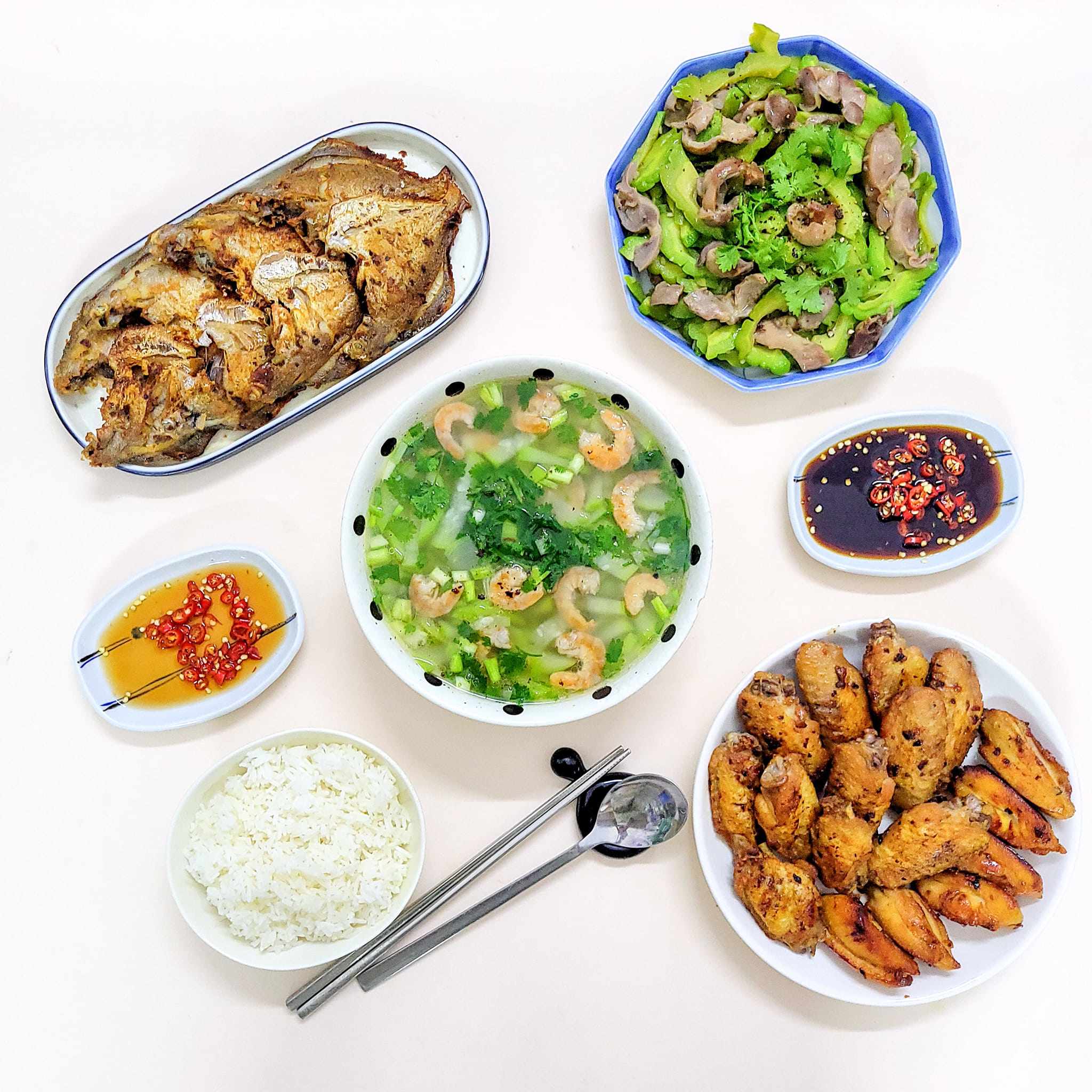 Canh bầu tôm khô - Cá chim trắng chiên - Cánh gà chiên nước mắm - Khổ qua xào mề gà