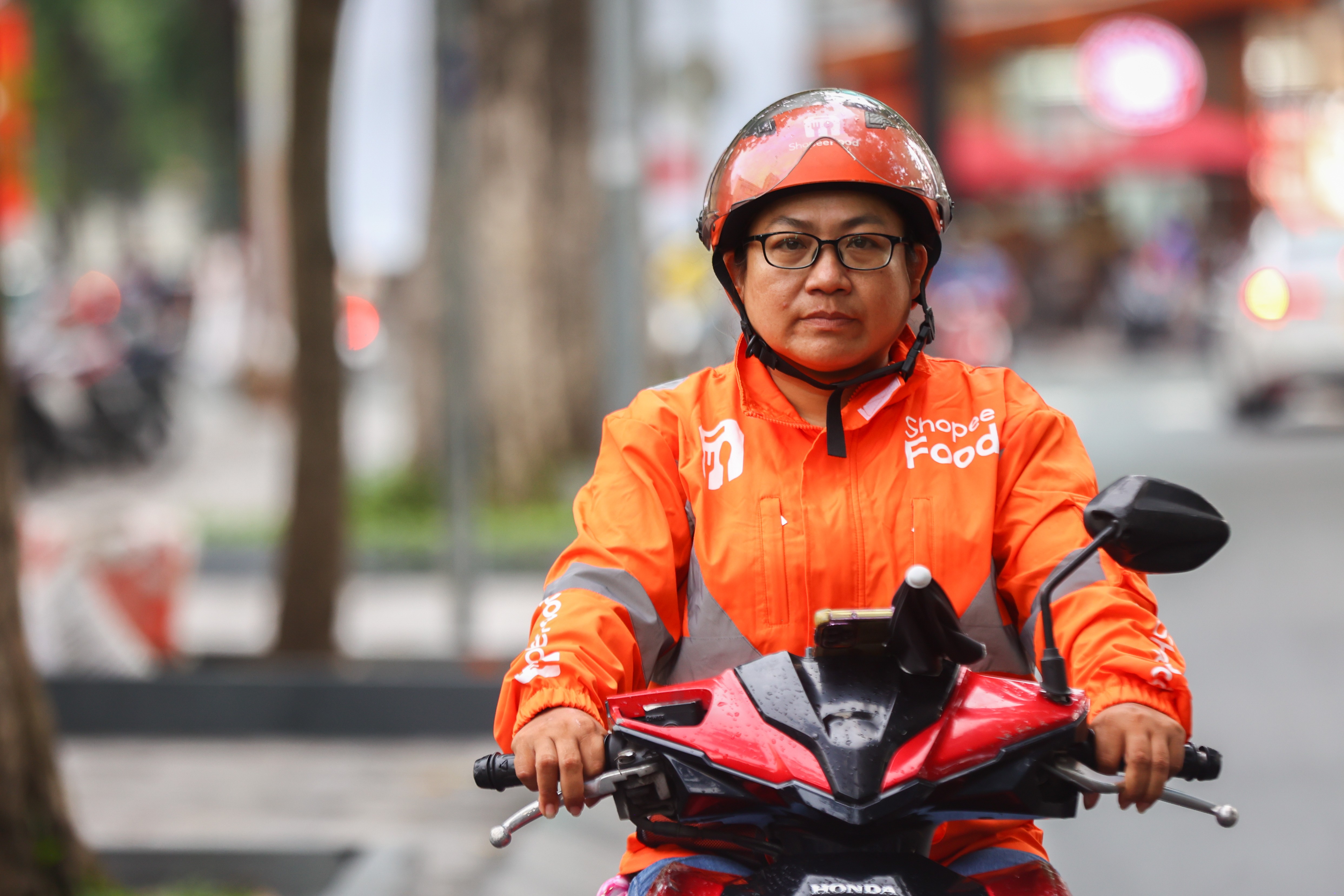 “Tôi yêu sự tự do của một tài xế công nghệ nên mới gắn bó lâu dài”, chị Trần Thanh Huyền, tài xế ShopeeFood.