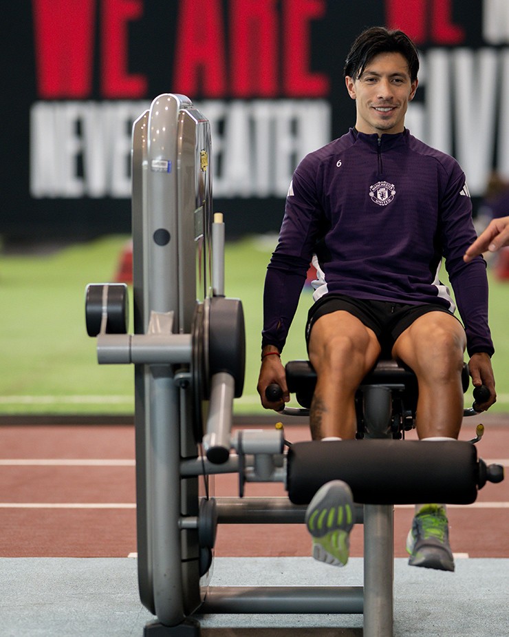 MU đón tin vui: Martinez trở lại tập luyện, chạy đua cho đại chiến Tottenham - 3