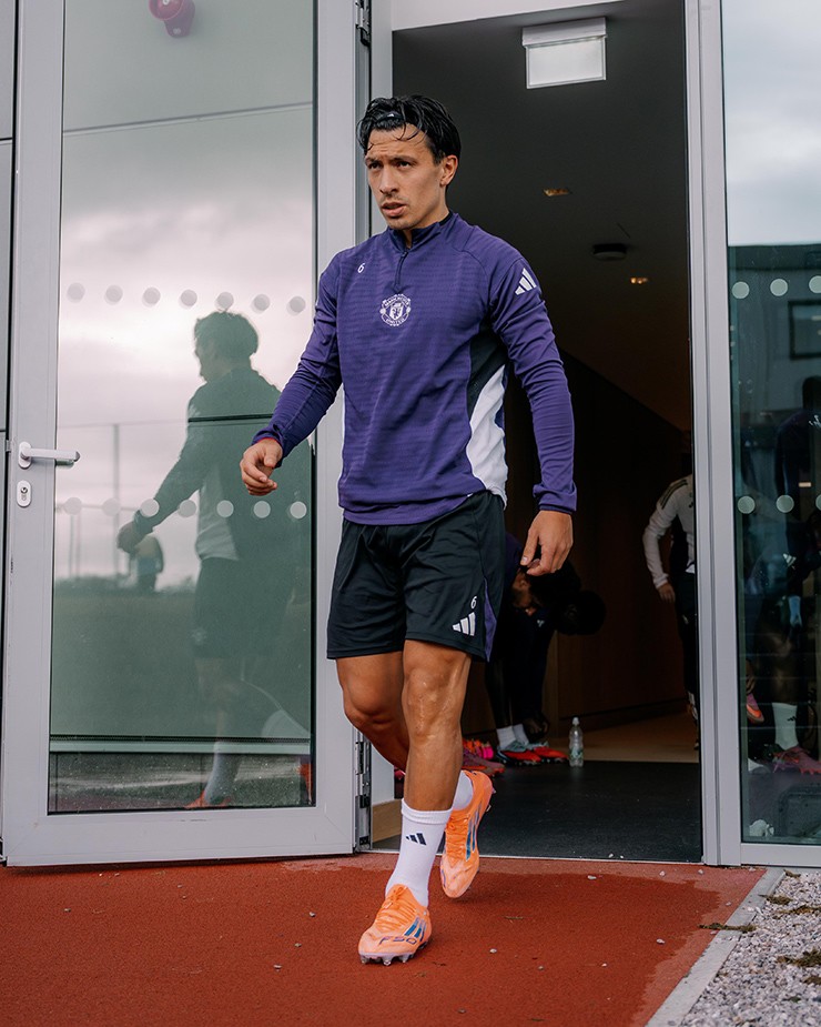 MU đón tin vui: Martinez trở lại tập luyện, chạy đua cho đại chiến Tottenham - 4