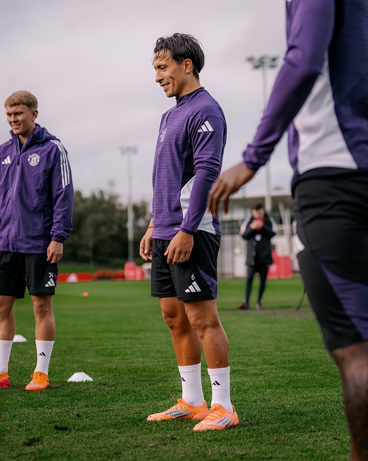 MU đón tin vui: Martinez trở lại tập luyện, chạy đua cho đại chiến Tottenham - 5