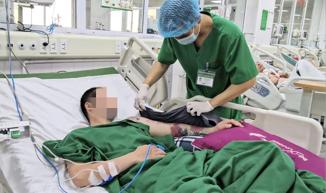 Bệnh nhân sốt xuất huyết bị biến chứng nặng. 