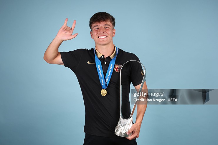 Juni Calafat của Real Madrid được cho là rất ngưỡng mộ tiềm năng của Juan Hernandez