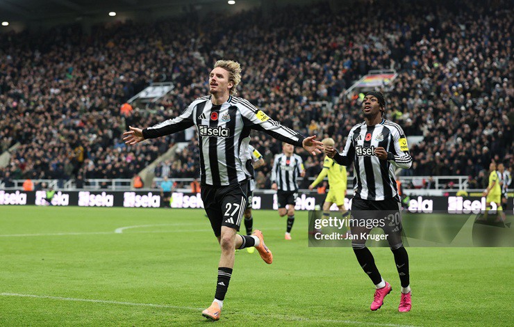 Video bóng đá Newcastle - Tottenham: Bàn thua tranh cãi & sai lầm (League Cup) - 1