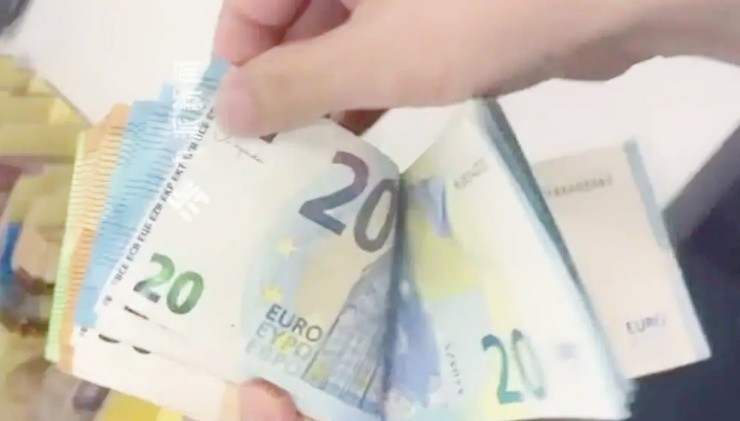 Vợ giấu 164 triệu trong máy giặt, chồng nhỡ tay đem bán phế liệu - 1