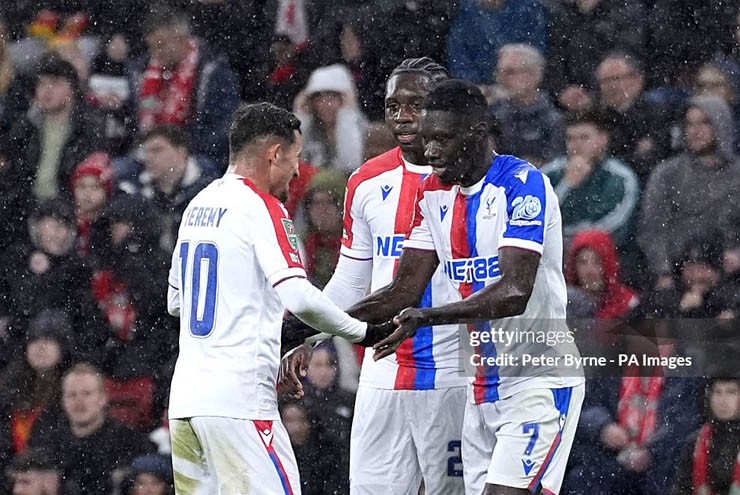 Sarr tỏa sáng rực rỡ