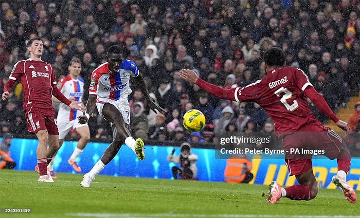 Sarr thi đấu thăng hoa