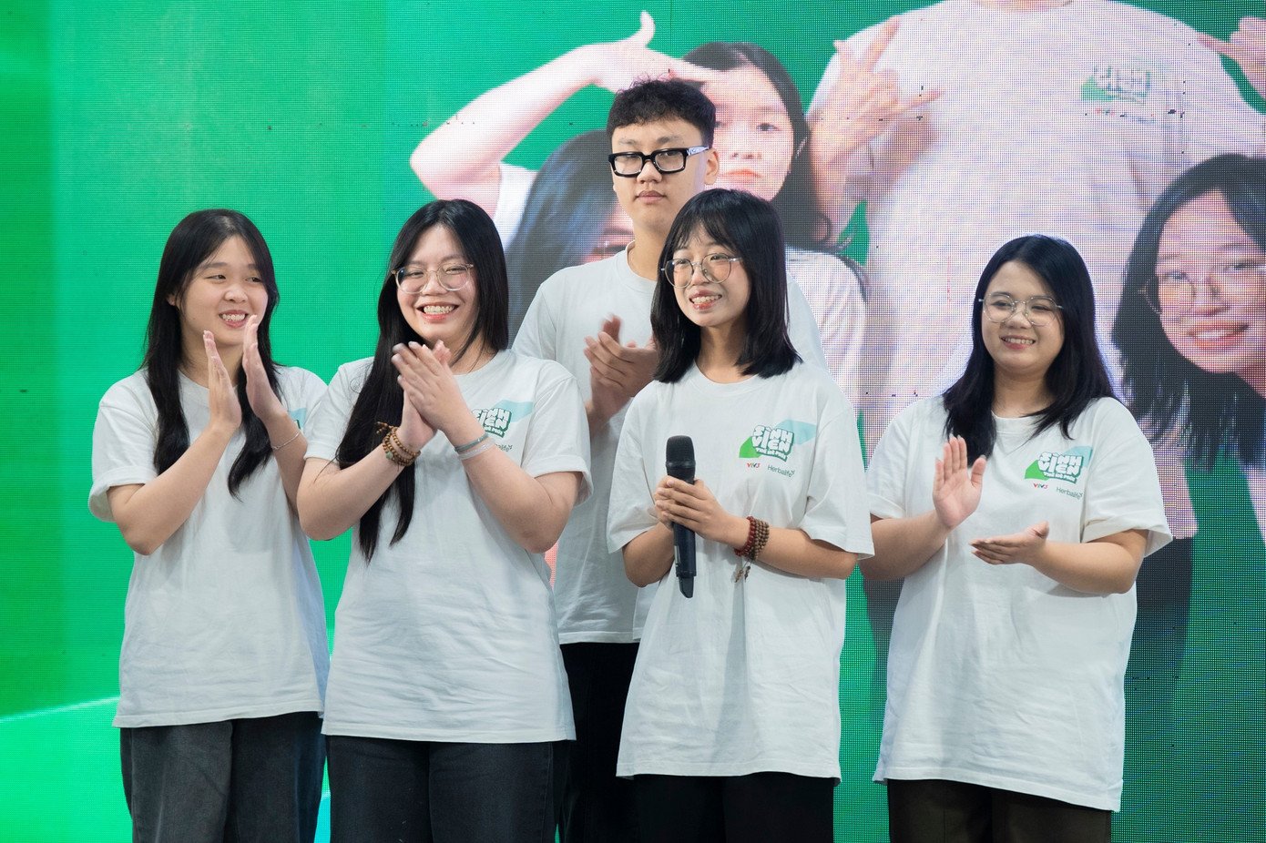 8 đội thi sẽ có những màn thể hiện trí tuệ, tài năng và tinh thần đồng đội